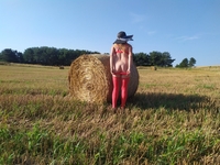 Zdjęcie z posta AnnaPerv: Wspomienie lata... zapraszam do moich galerii w abonamencie 240 filmów i 5340 fotek.... #annaperv #amatorka #mamuska #hotmom #milf #public… (1/3)