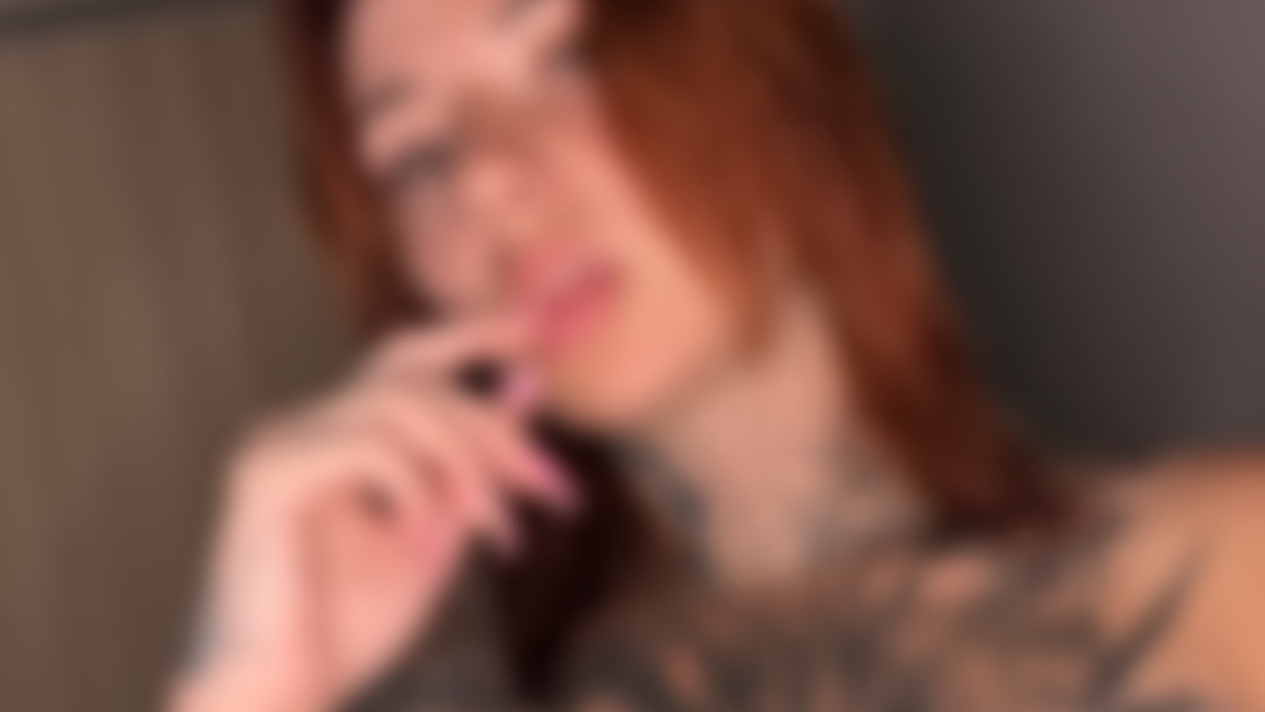 Okładka galerii: Hot ruda nudzi się w domku 💦💋
