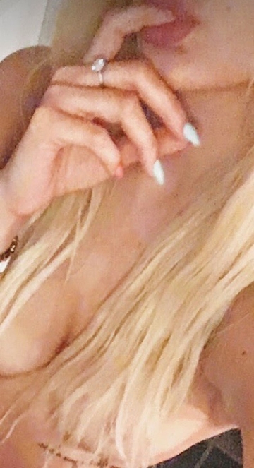 Zdjęcie z posta Megan: Cześć . Zapraszam do obejrzenia mojej nowej galerii Oraz wykupienie abonamentu . Galeria dziś tylko 29,99