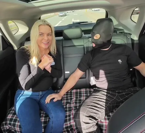 Short wideo — Pierwsza Sex randka w jadącej Taxi z mlodym chlopakiem .Film dostępny dla Fanów i Subskrybentów w prywatnym Albumie