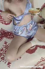 Zdjęcie z posta Pyskata Lisiczka: Nowa galeria Chciałam zjeść pączka z bitą śmietaną, ale jego zawartość chyba nie trafiła tam, gdzie powinna a do tego wybrudzilam misia (1/2)
