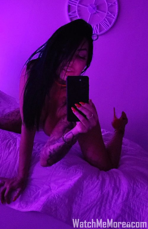 Zdjęcie z posta Cayenne: Come on... #uv #ultraviolet #bad #badgirl #evil #comeon (1/3)
