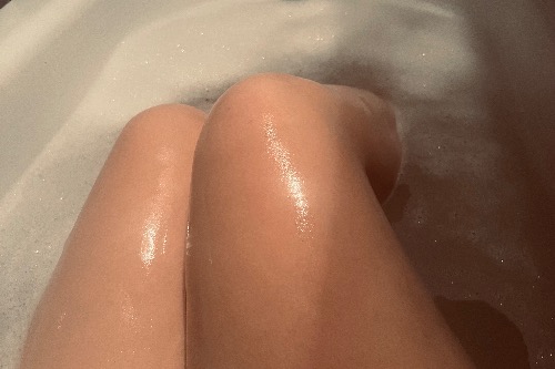 Okładka galerii: Bawię się sutkami 🥵🥵