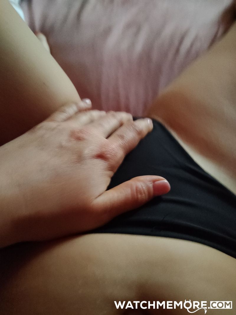 Zdjęcie z posta AnnaPerv: Poznaj niegrzeczne zabawy mamuski..... możesz zobaczy jak bawie się swoją myszką jak robie niegrzeczne rzeczy..... a może jest coś co… (1/3)