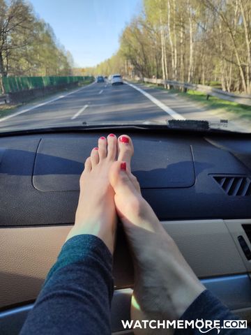Zdjęcie z posta AnnaPerv: Lubisz stópki .... piękne i zadbane.... buciki.... szpileczki.... a może jeszcze jak są w rajstopkach..... te i inne fetysze znajdziesz u… (2/2)