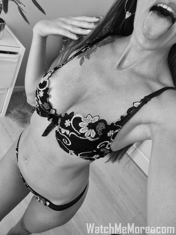 Zdjęcie z posta 69_Daisy_69: Hejo , wróciłam z podróży, więc zapraszam do zabawy online. Jestem dziś dostępna do 23:00.