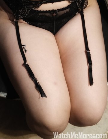 Zdjęcie z posta kiicia: W taka pogodę jedyne rozwiązanie to sama bielizna #snap #bielizna #thiccgirl